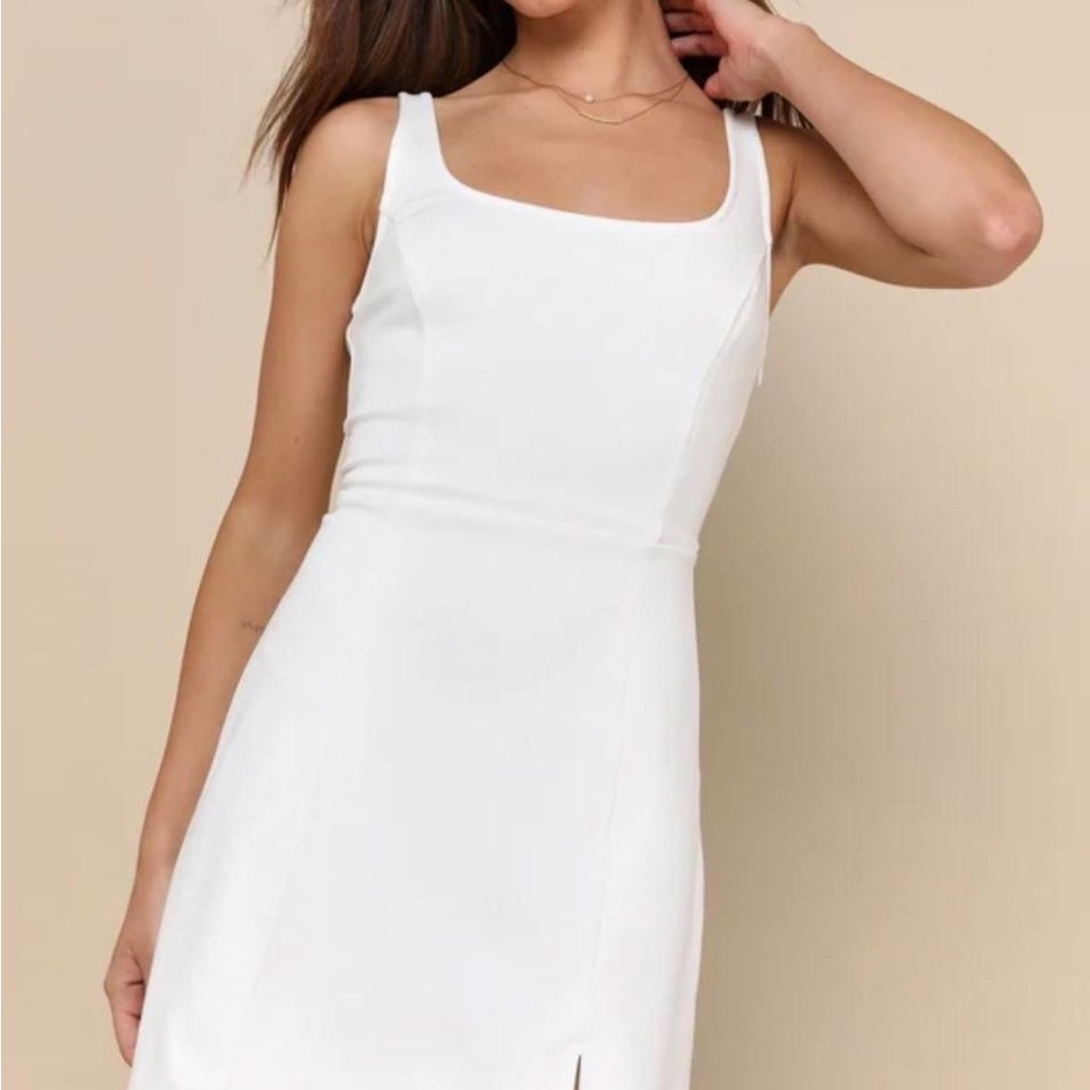 Elegant White Sleeveless Dress